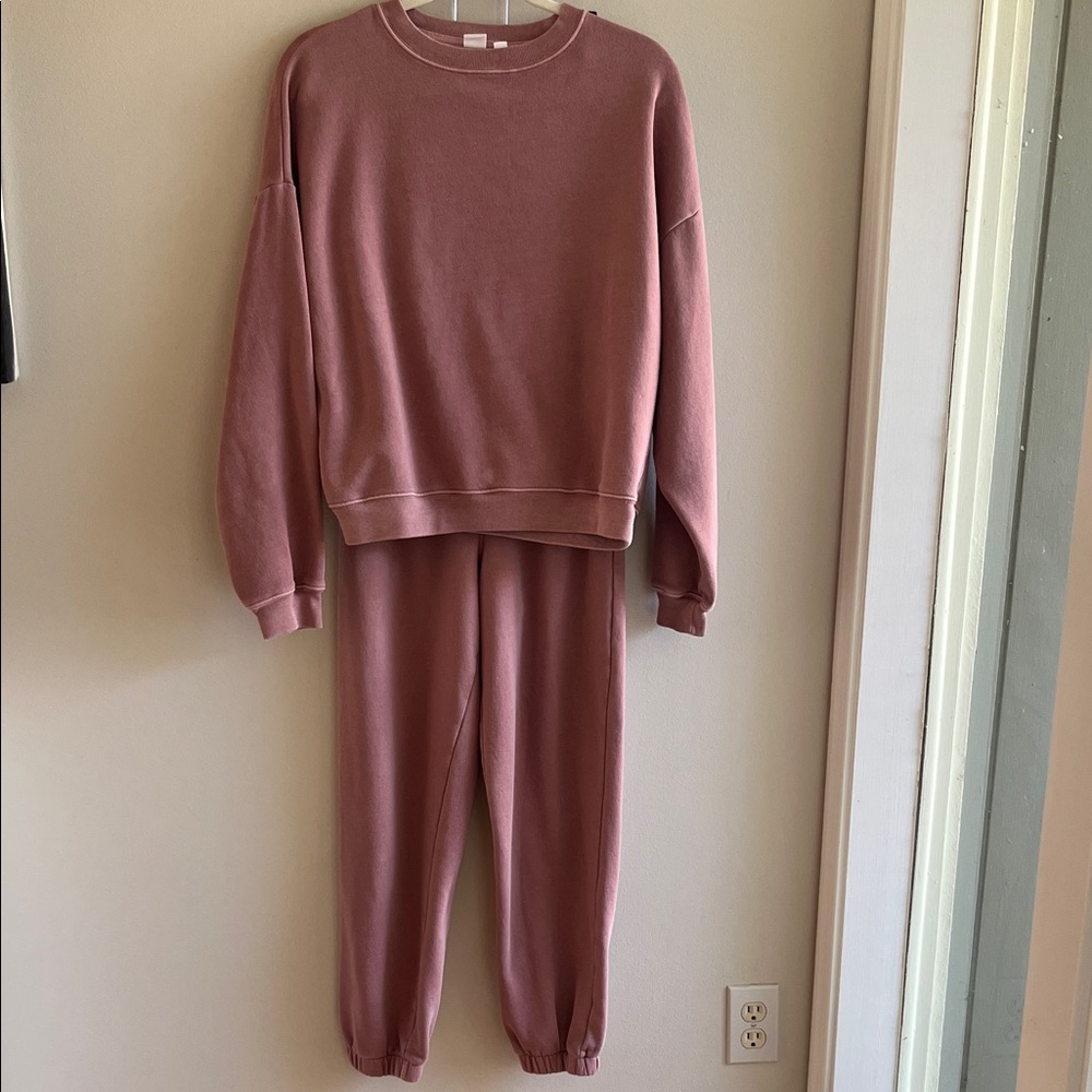 GAP Women’s Dusty Rose Sweatshirt and Jogger Set XS